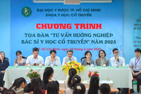 THAM DỰ TỌA ĐÀM “TƯ VẤN HƯỚNG NGHIỆP – BÁC SĨ Y HỌC CỔ TRUYỀN” 2025 TẠI ĐẠI HỌC Y DƯỢC TP.HCM