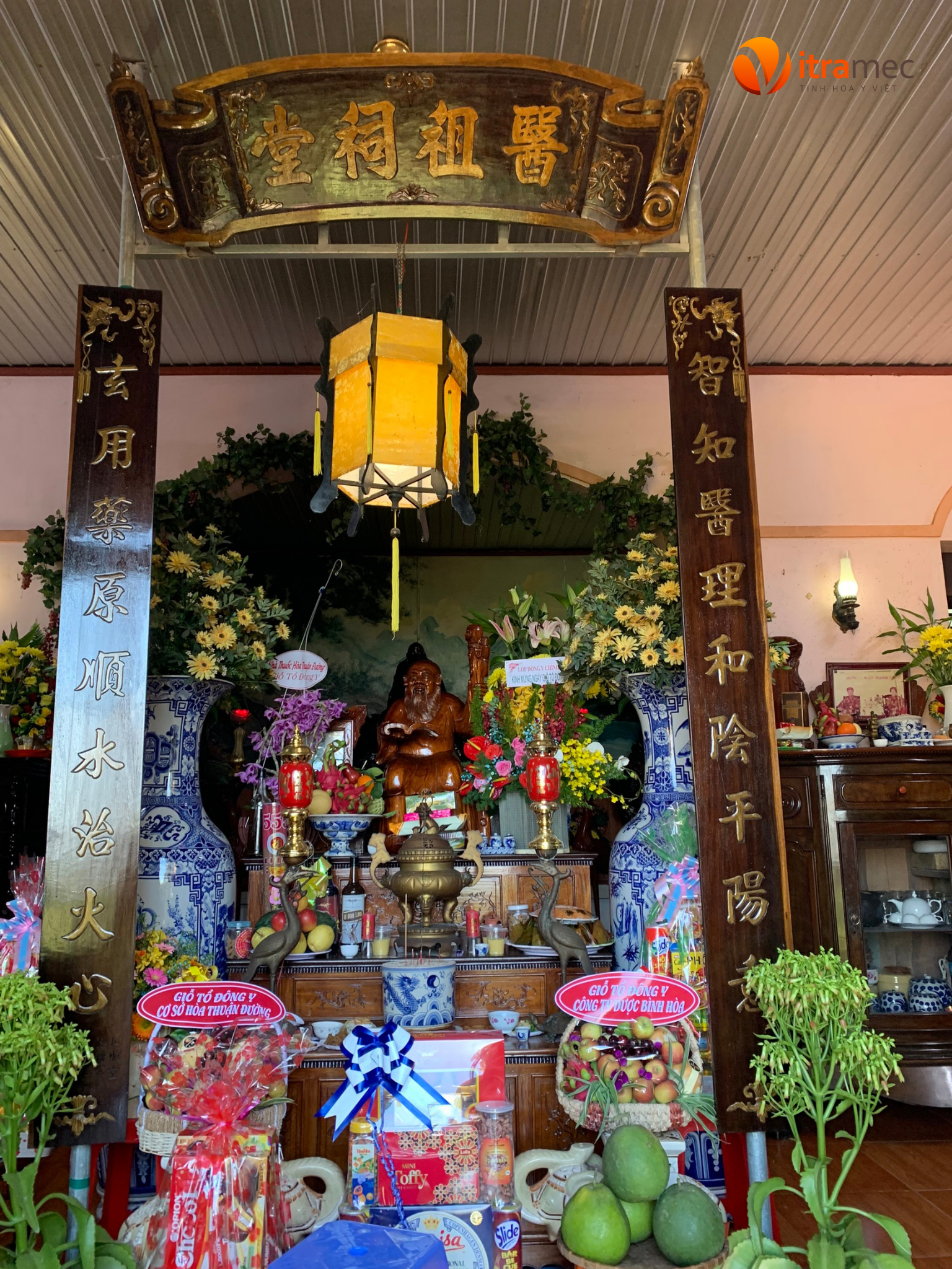 Khu thờ Đức Y tổ Hải Thượng Lãn Ông tại Phòng khám Hòa Thuận Đường